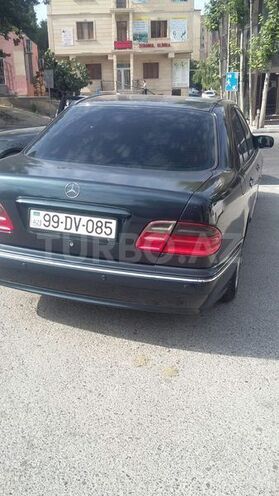 Mercedes E 220 2000, 230,000 km - 2.2 l - Bakı