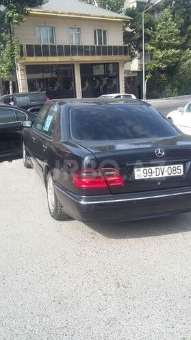 Mercedes E 220 2000, 230,000 km - 2.2 l - Bakı