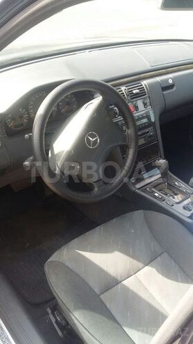 Mercedes E 220 2000, 230,000 km - 2.2 l - Bakı