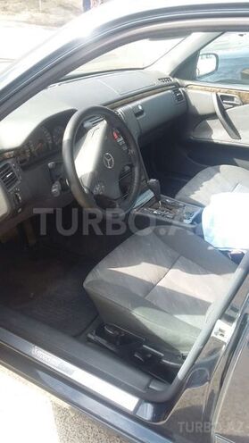 Mercedes E 220 2000, 230,000 km - 2.2 l - Bakı