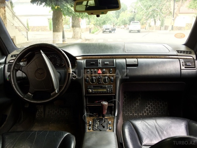 Mercedes E 230 1996, 259,000 km - 2.3 л - Bakı