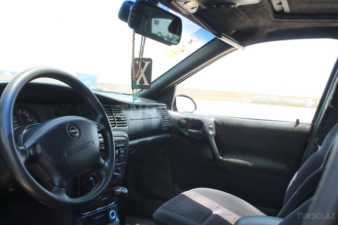 Opel Vectra 1996, 290,000 km - 1.8 l - Bakı