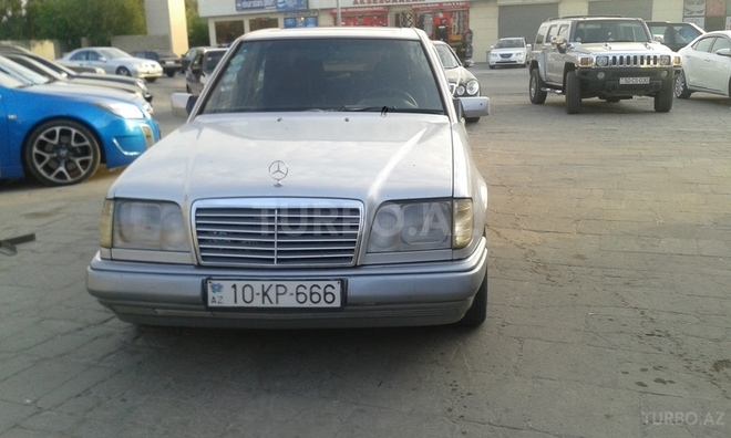 Mercedes E 220 1993, 355,000 km - 2.2 l - Bakı