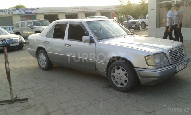 Mercedes E 220 1993, 355,000 km - 2.2 l - Bakı
