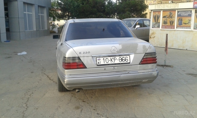 Mercedes E 220 1993, 355,000 km - 2.2 l - Bakı