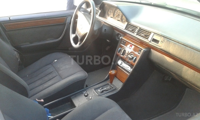 Mercedes E 220 1993, 355,000 km - 2.2 l - Bakı