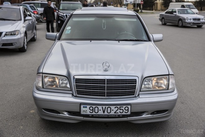 Mercedes C 220 1999, 200,000 km - 2.2 l - Bakı