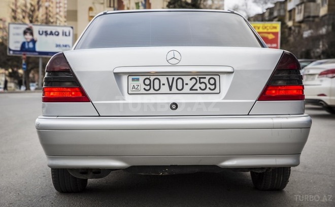 Mercedes C 220 1999, 200,000 km - 2.2 l - Bakı