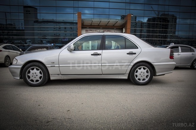 Mercedes C 220 1999, 200,000 km - 2.2 l - Bakı