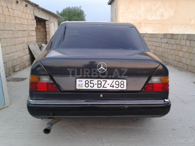 Mercedes E 250 1991, 300,000 km - 2.5 l - Bakı