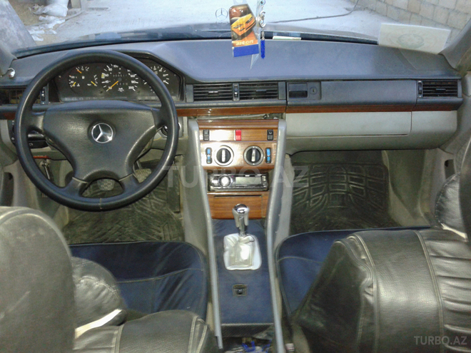 Mercedes E 250 1991, 300,000 km - 2.5 l - Bakı