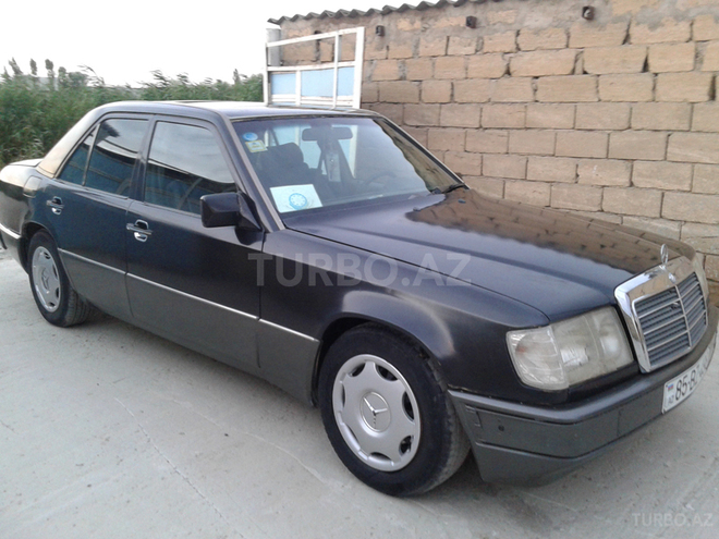 Mercedes E 250 1991, 300,000 km - 2.5 l - Bakı