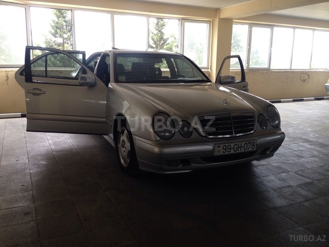 Mercedes E 220 2001, 270,000 km - 2.2 л - Bakı