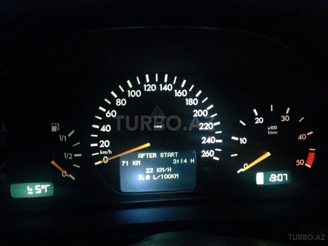 Mercedes E 220 2001, 270,000 km - 2.2 л - Bakı