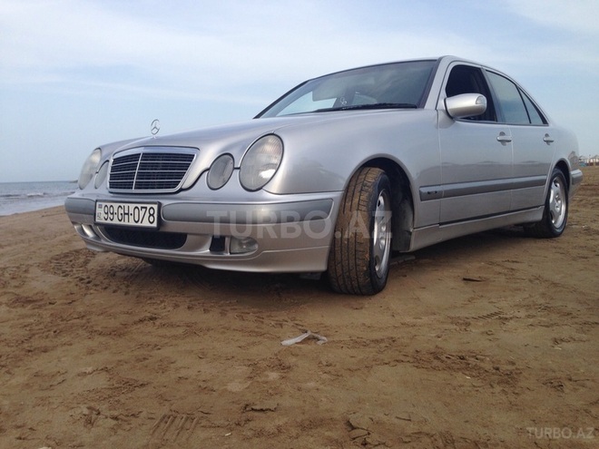 Mercedes E 220 2001, 270,000 km - 2.2 л - Bakı