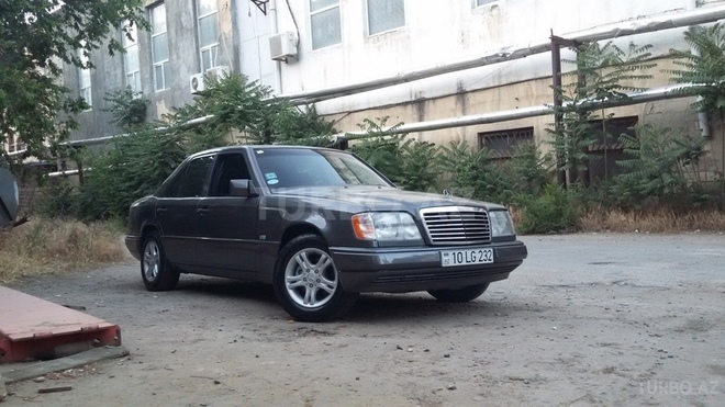 Mercedes E 220 1994, 313,000 km - 2.2 l - Bakı