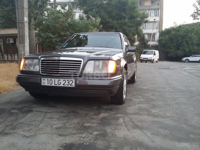 Mercedes E 220 1994, 313,000 km - 2.2 l - Bakı