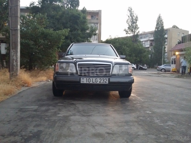Mercedes E 220 1994, 313,000 km - 2.2 l - Bakı