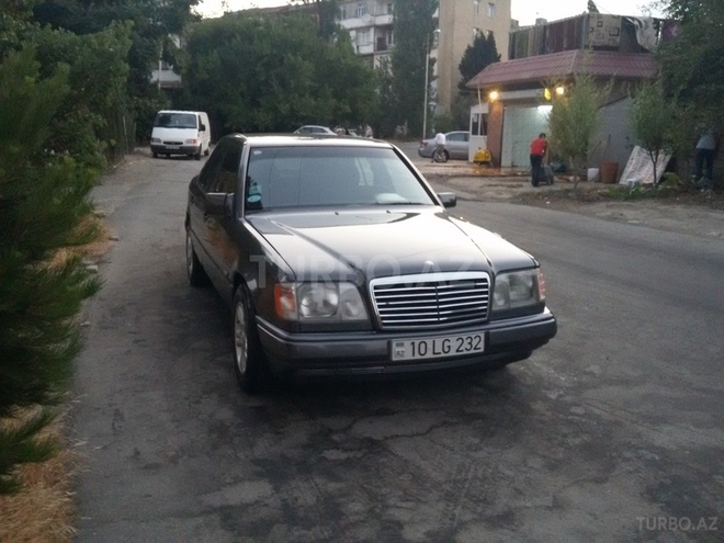 Mercedes E 220 1994, 313,000 km - 2.2 l - Bakı