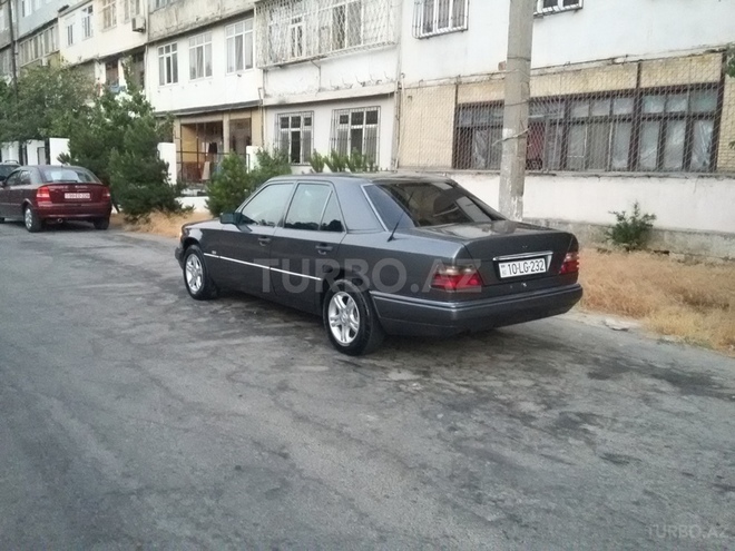 Mercedes E 220 1994, 313,000 km - 2.2 l - Bakı