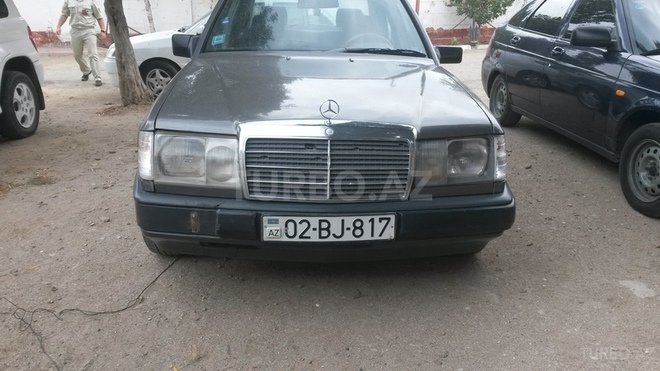 Mercedes E 260 1988, 306,450 km - 2.6 l - Bakı