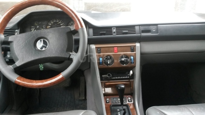 Mercedes E 260 1988, 306,450 km - 2.6 l - Bakı