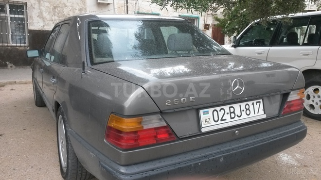 Mercedes E 260 1988, 306,450 km - 2.6 l - Bakı
