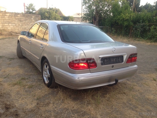 Mercedes E 270 2000, 235,000 km - 2.7 l - Bakı