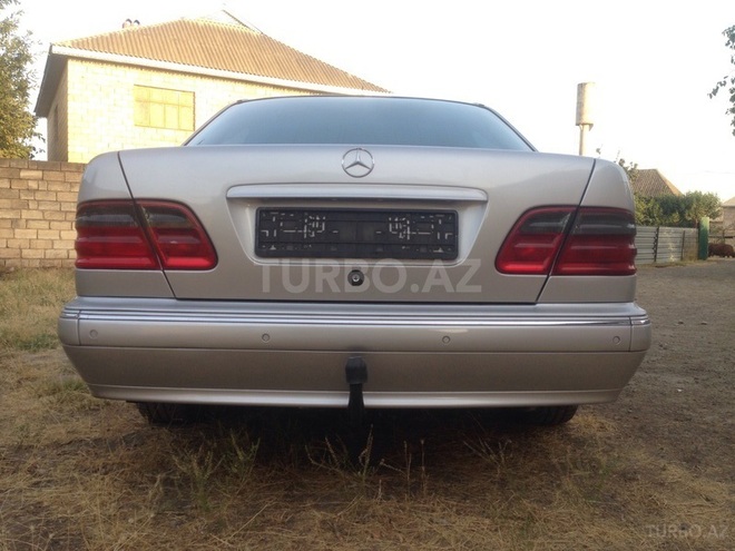 Mercedes E 270 2000, 235,000 km - 2.7 l - Bakı