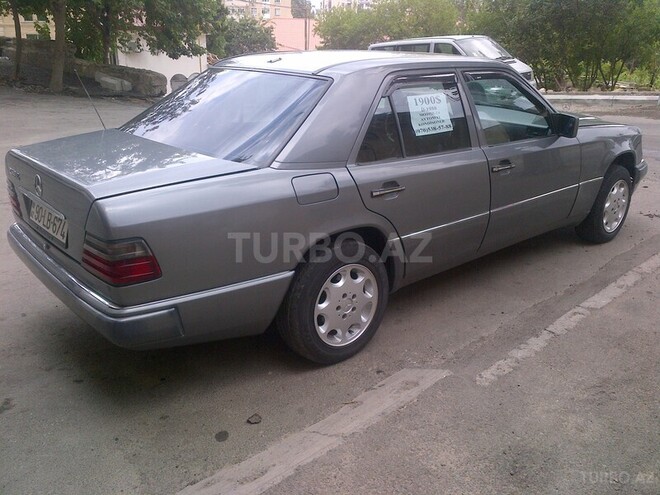 Mercedes E 260 1988, 327,000 km - 2.6 l - Bakı