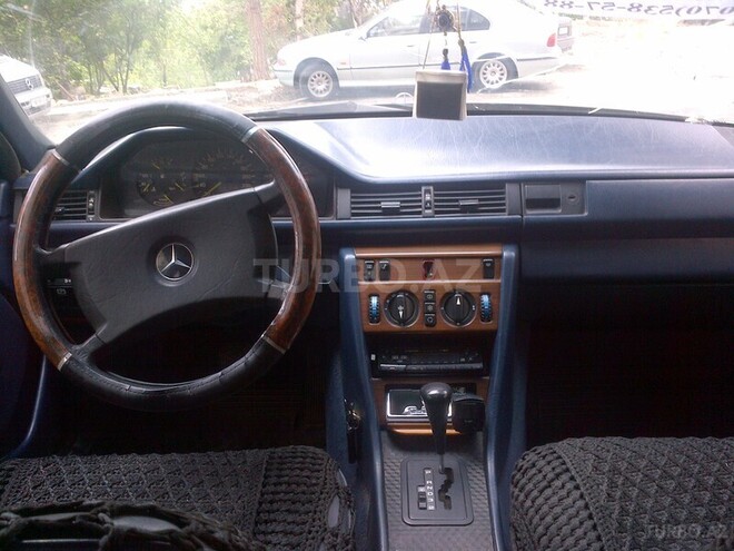 Mercedes E 260 1988, 327,000 km - 2.6 l - Bakı