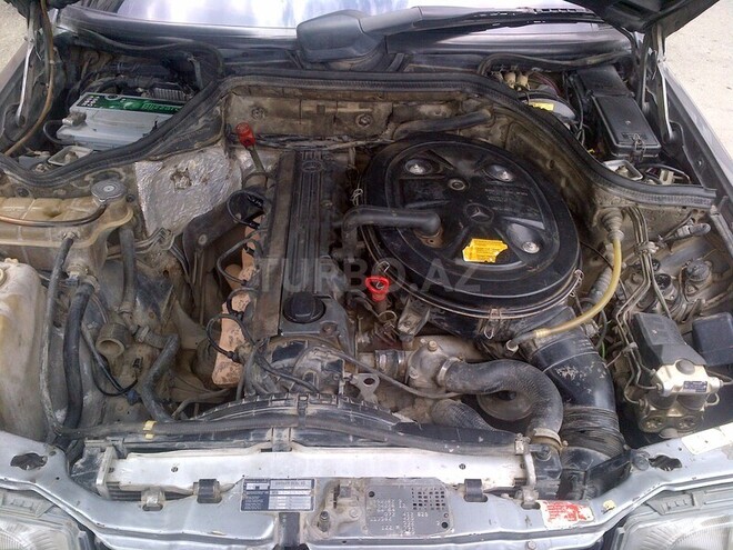Mercedes E 260 1988, 327,000 km - 2.6 l - Bakı