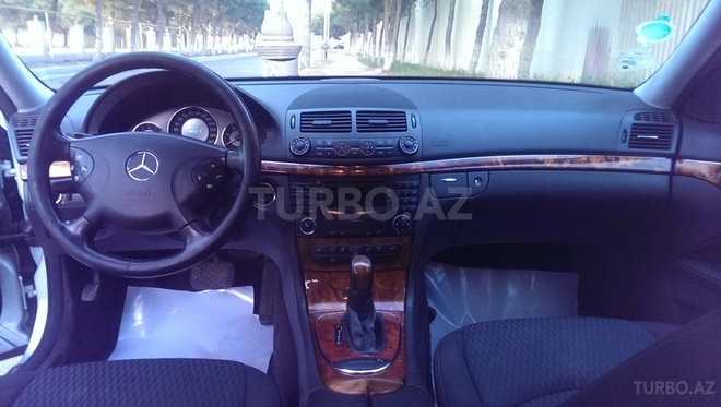 Mercedes E 220 2005, 240,000 km - 2.2 l - Bakı