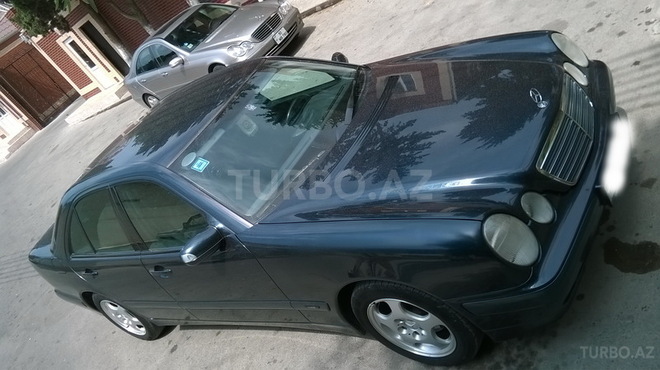 Mercedes E 220 2001, 210,000 km - 2.2 l - Bakı