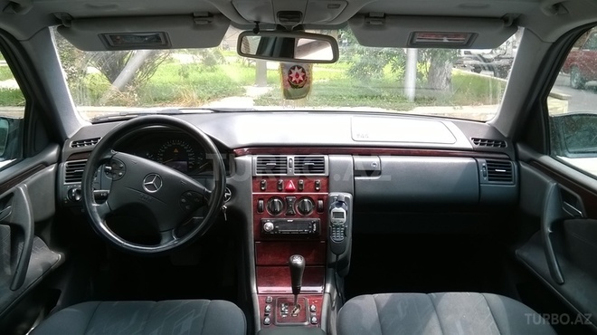 Mercedes E 220 2001, 210,000 km - 2.2 l - Bakı