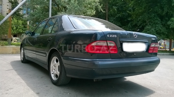 Mercedes E 220 2001, 210,000 km - 2.2 l - Bakı