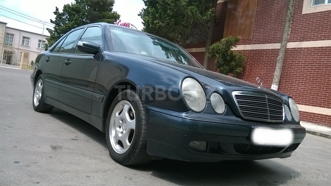 Mercedes E 220 2001, 210,000 km - 2.2 l - Bakı