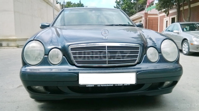 Mercedes E 220 2001, 210,000 km - 2.2 l - Bakı