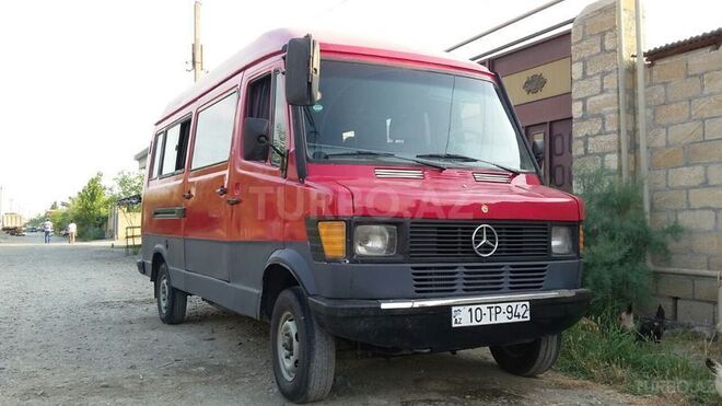 Mercedes 208 D 1987, 215,000 km - 2.3 л - Bakı