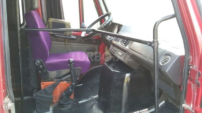 Mercedes 208 D 1987, 215,000 km - 2.3 л - Bakı