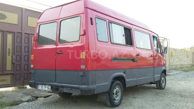 Mercedes 208 D 1987, 215,000 km - 2.3 л - Bakı
