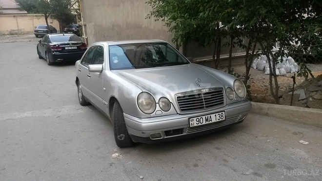 Mercedes E 220 1999, 560,000 km - 2.2 l - Bakı