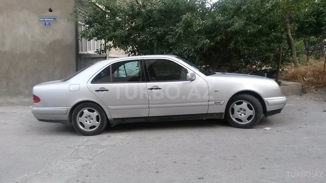 Mercedes E 220 1999, 560,000 km - 2.2 l - Bakı