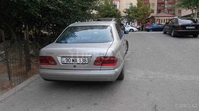 Mercedes E 220 1999, 560,000 km - 2.2 l - Bakı