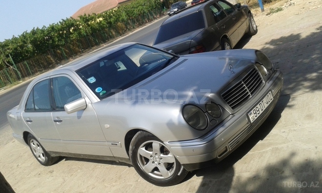 Mercedes E 220 1998, 220,000 km - 2.2 л - Bakı