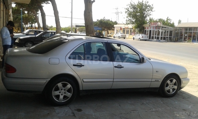 Mercedes E 220 1998, 220,000 km - 2.2 л - Bakı