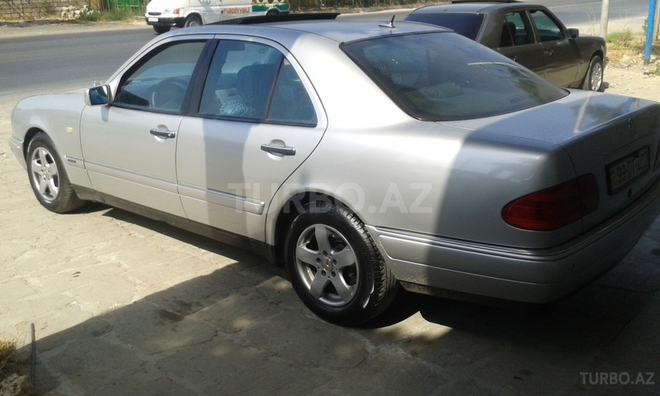 Mercedes E 220 1998, 220,000 km - 2.2 л - Bakı