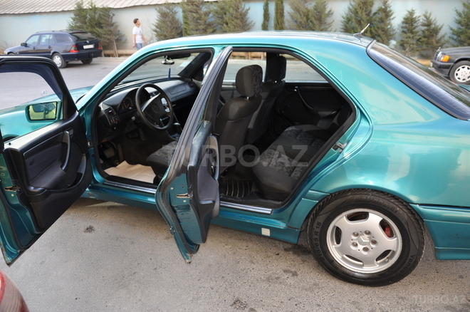 Mercedes C 220 1997, 330,000 km - 2.2 л - Bakı