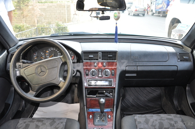 Mercedes C 220 1997, 330,000 km - 2.2 л - Bakı
