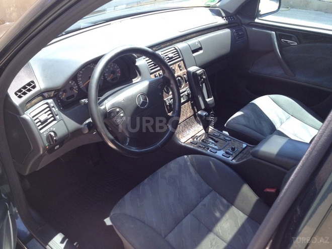 Mercedes E 200 2001, 158,000 km - 2.0 l - Bakı